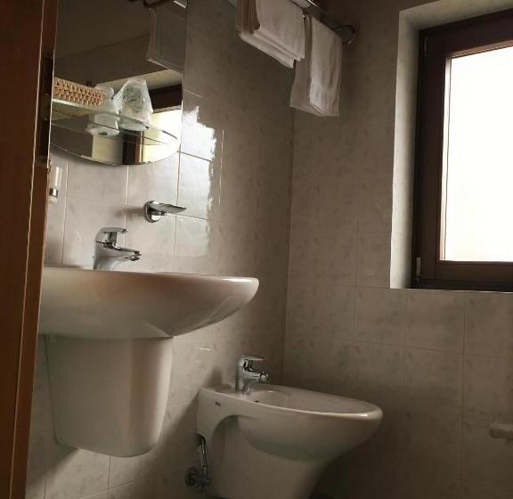 标准三人间, Albergo Scarpone