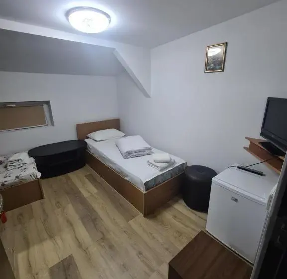 Standard Kolmen Hengen Huone, Safta Hotels