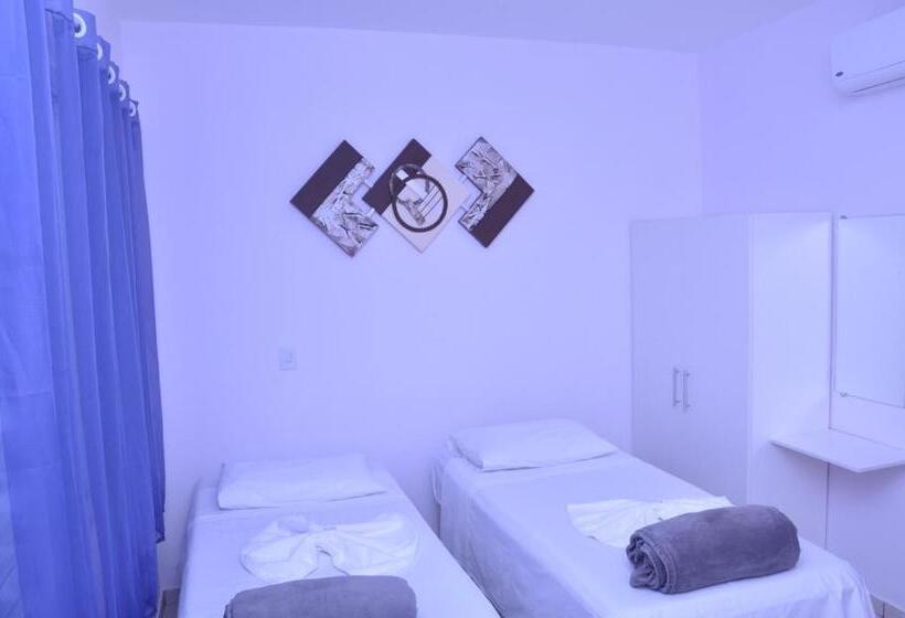 חדר סטנדרט, Sanches