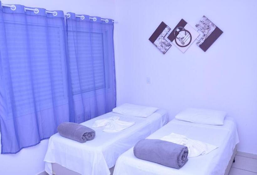 Quarto Triplo Estandar, Sanches