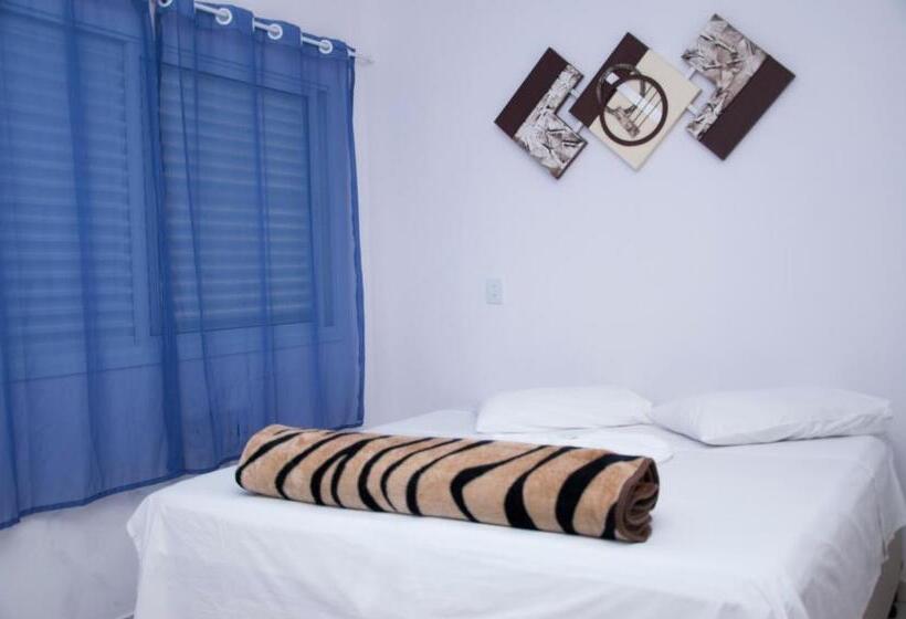 חדר סטנדרט לשלושה, Sanches