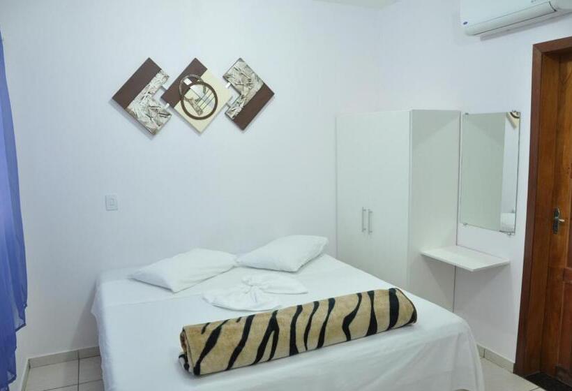 חדר סטנדרט לשלושה, Sanches