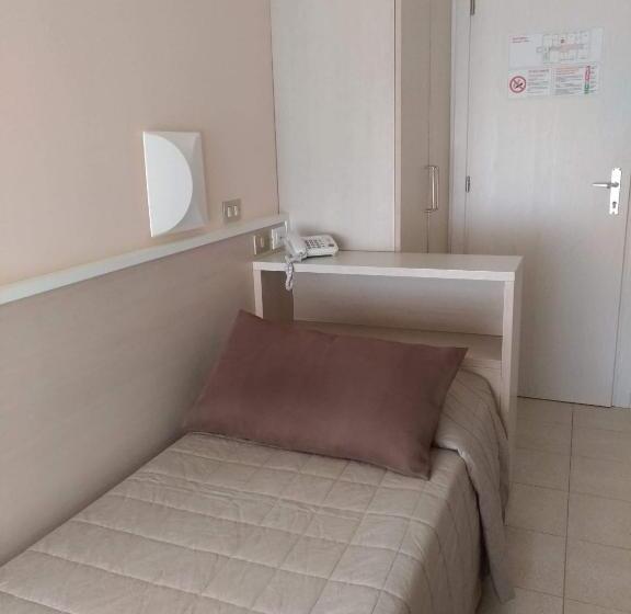 スタンダードシングルルーム, Tognon