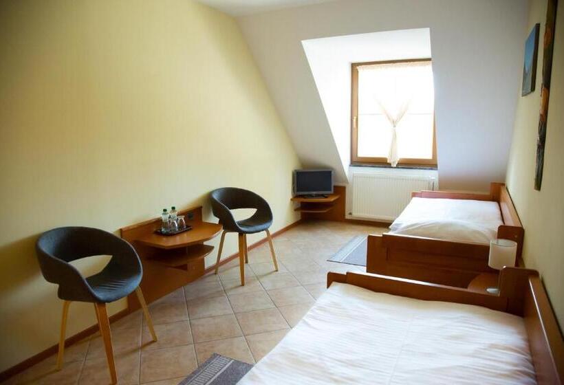 غرفة قياسية, Motel Skalka