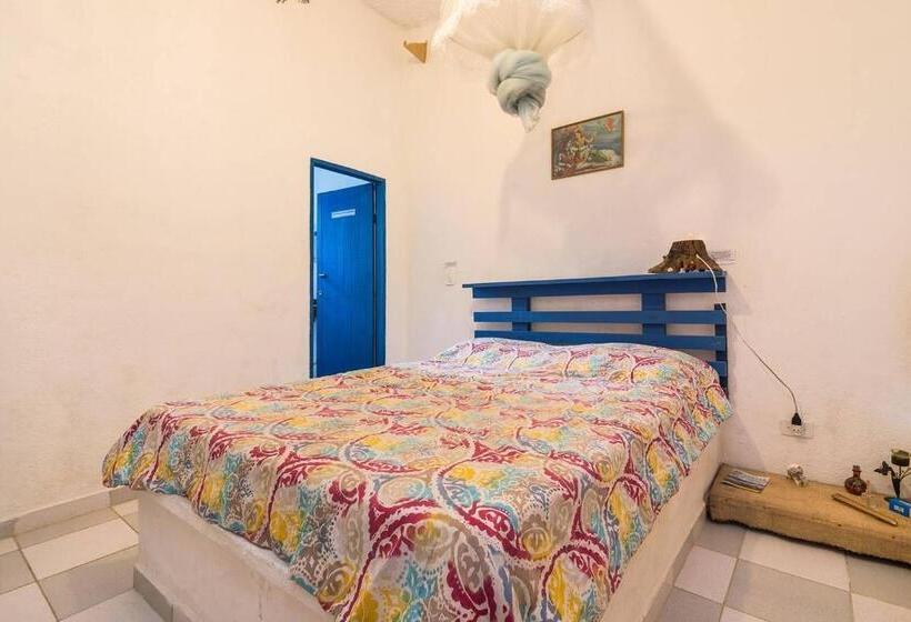 سوئیت جونیور با چشم‌انداز باغ, Hospedaria Lar Sagrado Arco íris