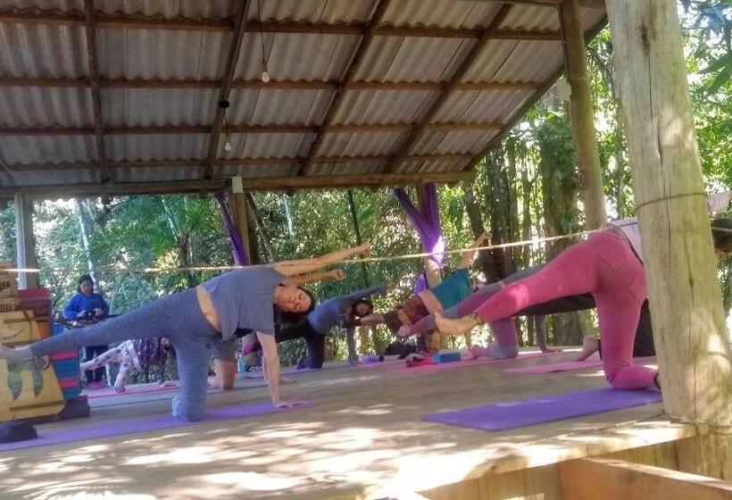 سوئیت جونیور با چشم‌انداز باغ, Hospedaria Lar Sagrado Arco íris