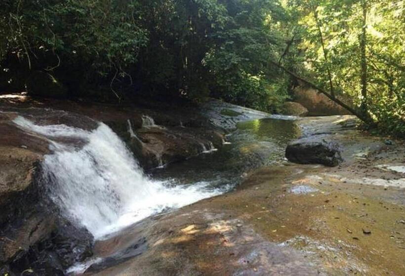 سوئیت با بالکن, Hospedaria Lar Sagrado Arco íris