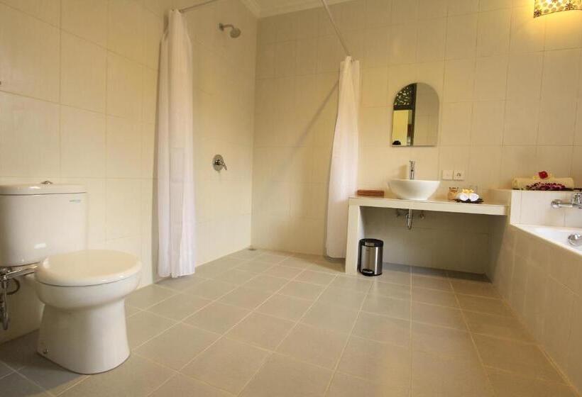 סוויטה דלוקס, Inang Villa