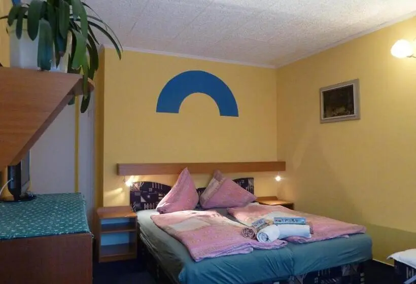 Standard Kolmen Hengen Huone, Pension Ayky