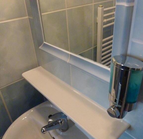 اتاق استاندارد چهار تخته, Pension Ayky