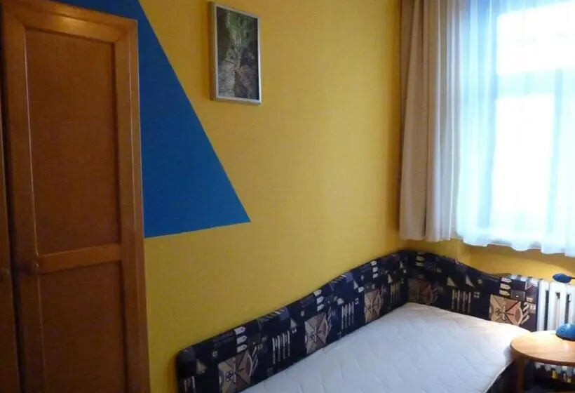 Standard Neljän Hengen Huone, Pension Ayky