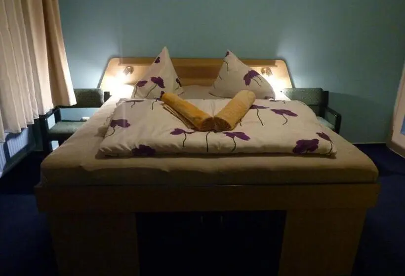Standard Neljän Hengen Huone, Pension Ayky