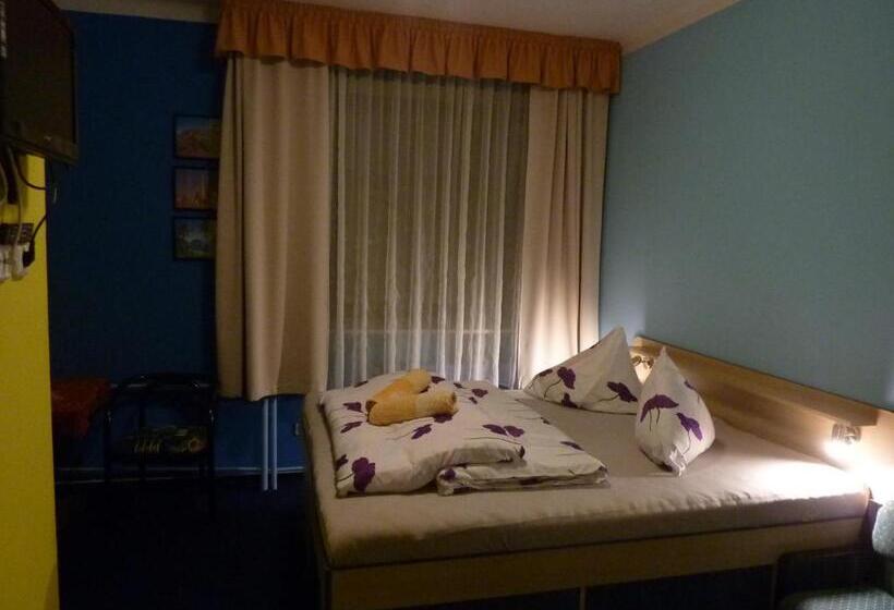 اتاق استاندارد چهار تخته, Pension Ayky