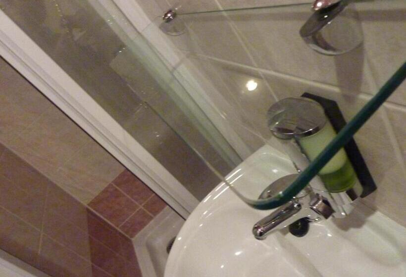 اتاق اکونومی, Pension Ayky