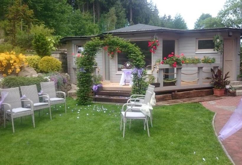 ویلای استاندارد با چشم‌انداز باغ, Pension Ayky