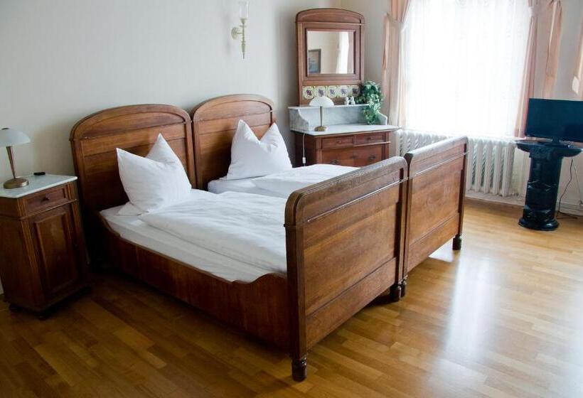 Номер Стандарт, Pension Zum Engel