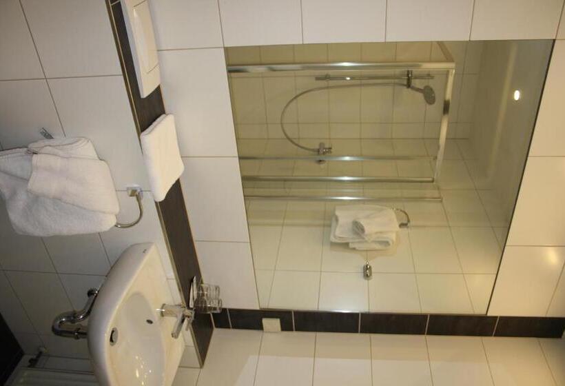 Номер Стандарт, Pension Zum Engel