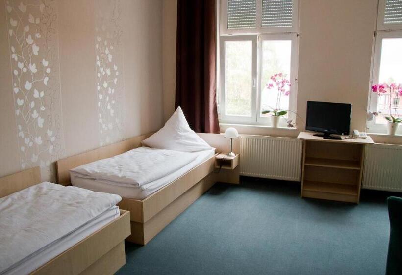 Номер Стандарт Индивидуальный, Pension Zum Engel