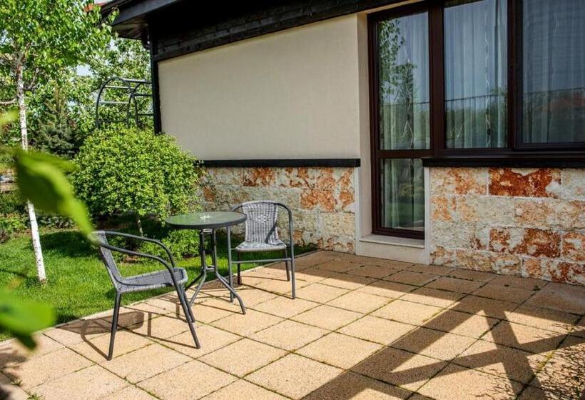 חדר סטנדרט, Complex Jitari