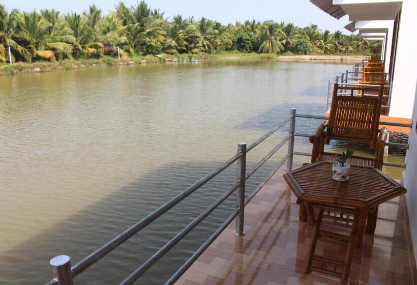 اتاق لوکس سه تخته, Tra Vinh Lodge