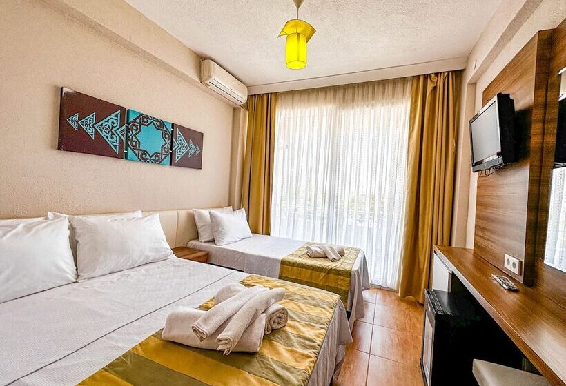 غرفة ديلوكس ثلاثية مطلة على البحر, Grand Avşa Otel