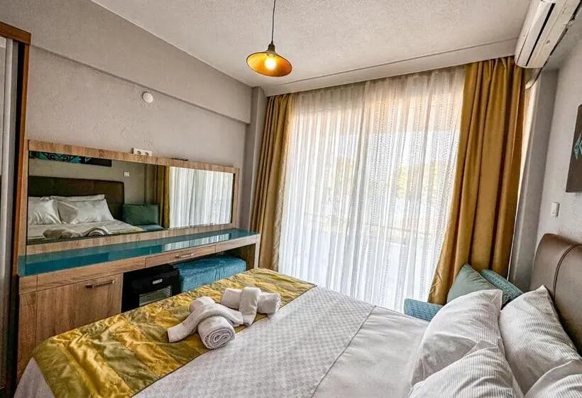 オーシャンビューデラックスルームバルコニー付き, Grand Avşa Otel