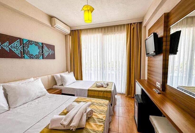 غرفة ديلوكس ثلاثية مطلة على البحر, Grand Avşa Otel