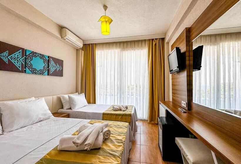 Трехместный Номер Deluxe Вид на Море, Grand Avşa Otel