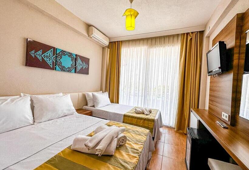 غرفة ديلوكس ثلاثية مطلة على البحر, Grand Avşa Otel