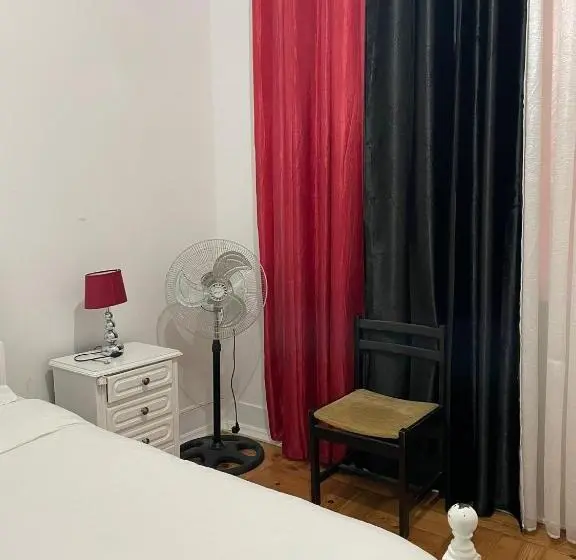 اتاق استاندارد, Nautic M1 R2   Classy & Cozy Double Room With Shared Bathroom In Marques Pombal