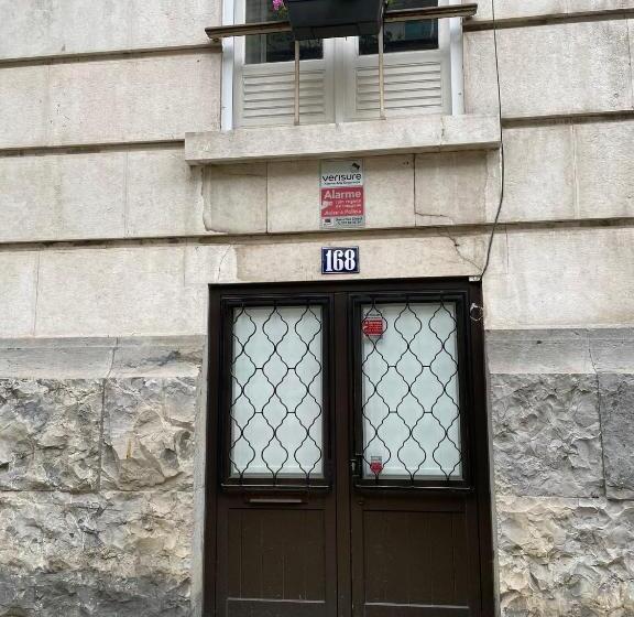 اتاق استاندارد, Nautic M1 R2   Classy & Cozy Double Room With Shared Bathroom In Marques Pombal