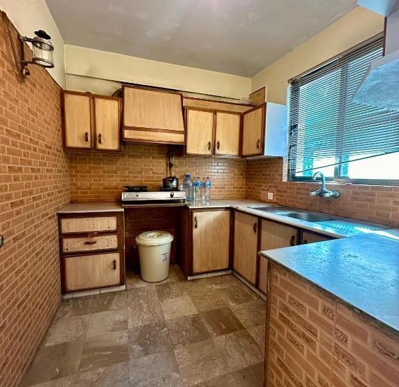 سوئیت با بالکن, Luxury Cottage Retreat