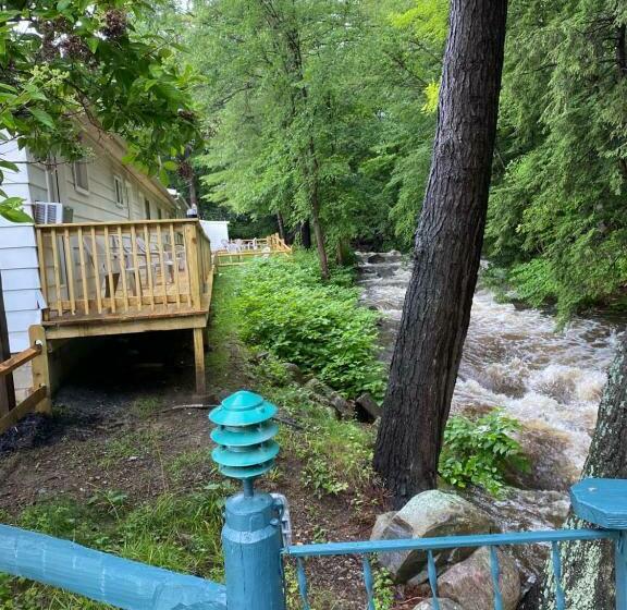 חדר סטנדרט לארבעה, Brookside Motel & Cabins