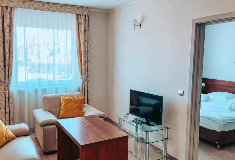 דירת חדר, Aqua