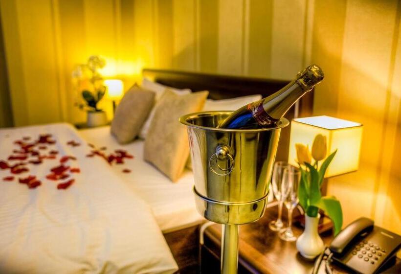 Апартаменты Комфорт 1 Спальня, Aviator Hotel Restauracja & Spa