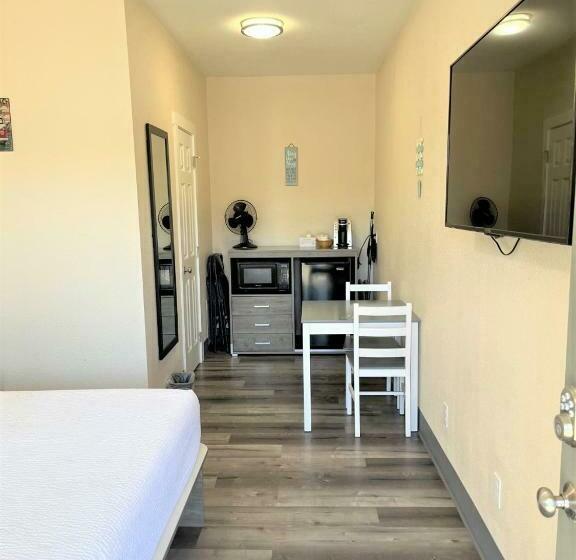 Номер Стандарт, Coastal Inn And Suites