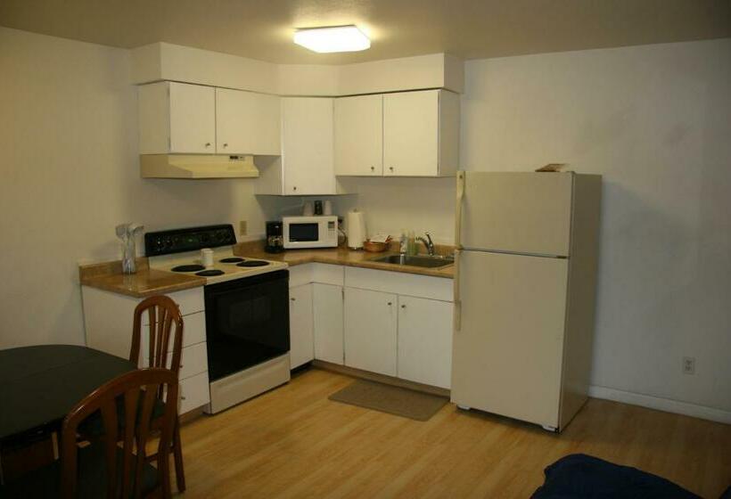 キングサイズベッドのスイートルーム, Coastal Inn And Suites