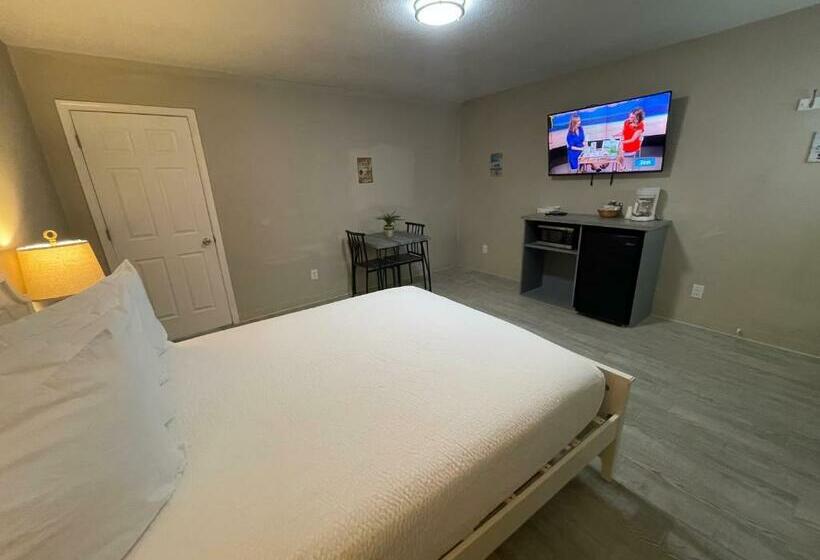 スタンダードスタジオ, Coastal Inn And Suites