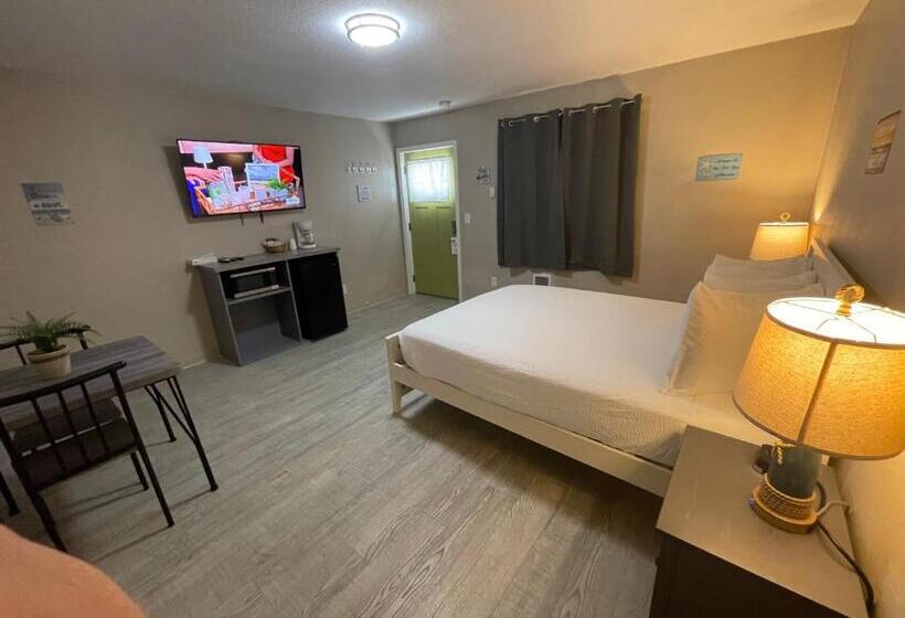 スタンダードスタジオ, Coastal Inn And Suites