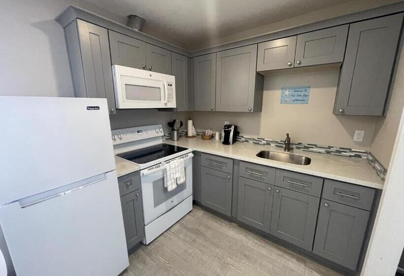 キングサイズベッドのスイートルーム, Coastal Inn And Suites