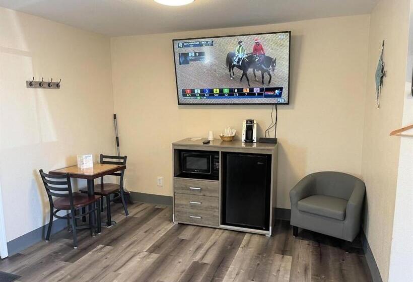 スタンダードスタジオ, Coastal Inn And Suites