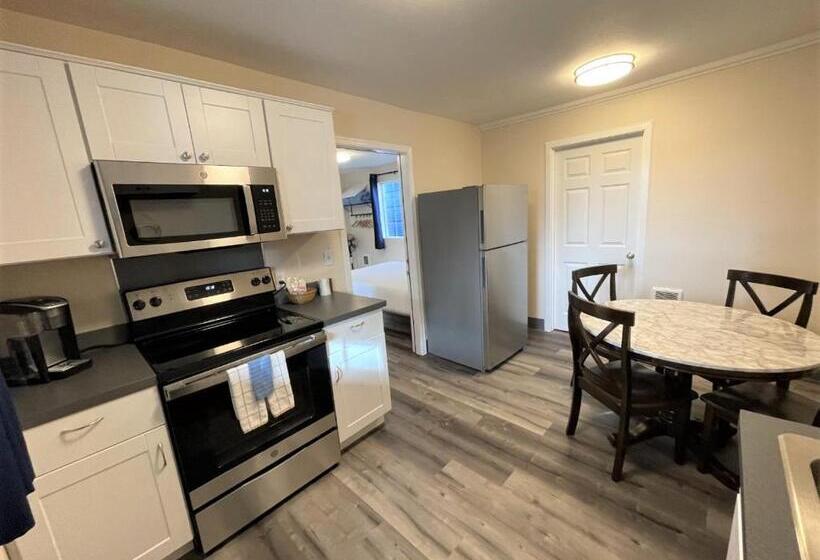 スイート（家族用）, Coastal Inn And Suites