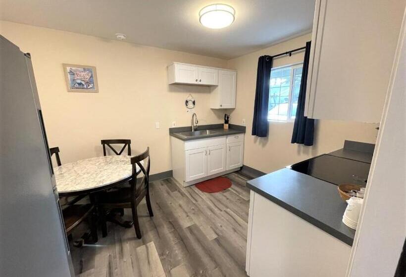 Family Suite, Coastal Inn And Suites