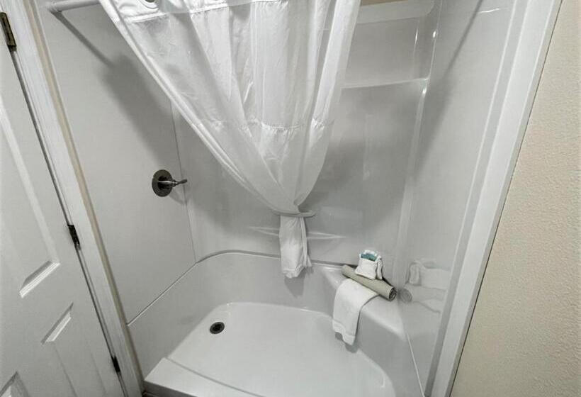 キングサイズベッドのスイートルーム, Coastal Inn And Suites