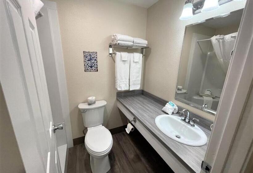 Люкс Кровать Кинг, Coastal Inn And Suites