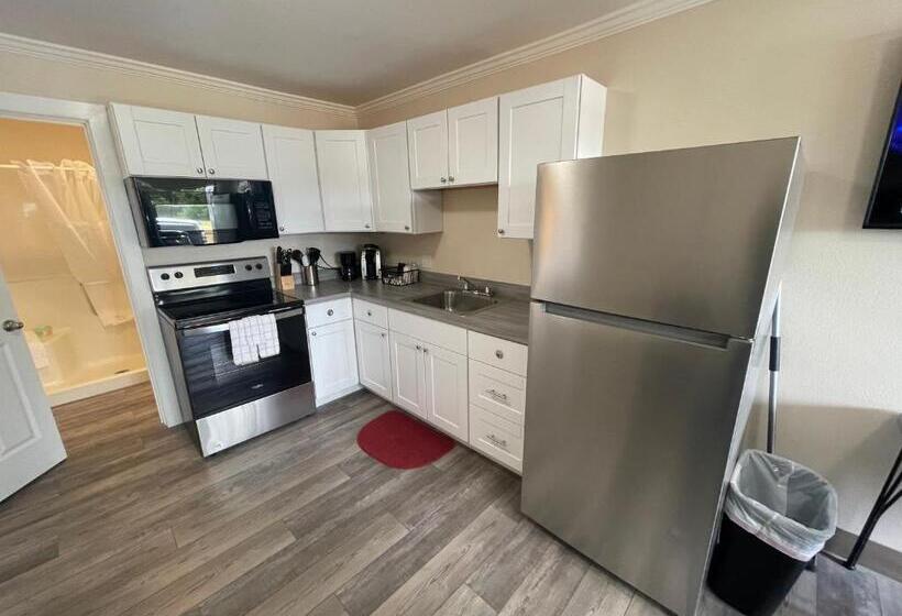 ファミリースイートの２ベッドルーム, Coastal Inn And Suites