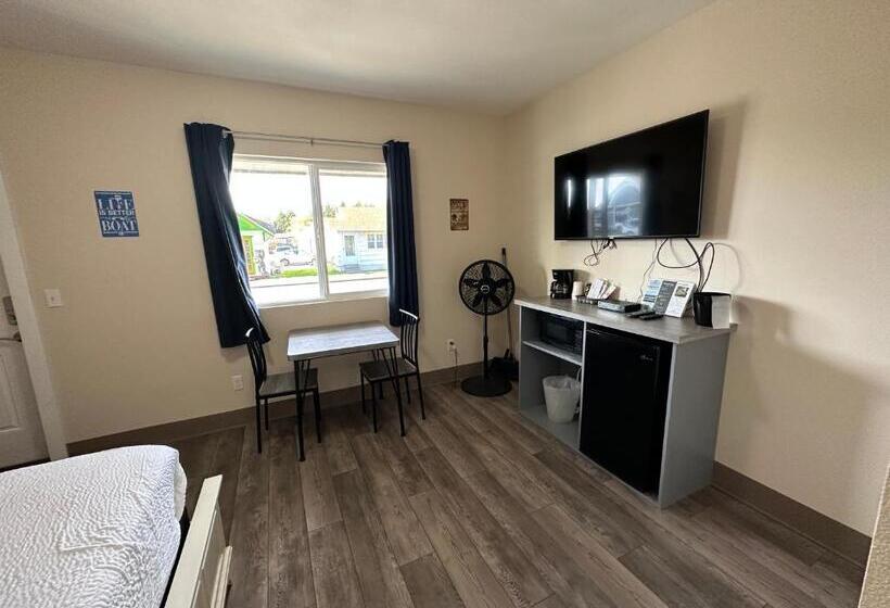 スタンダードスタジオ, Coastal Inn And Suites