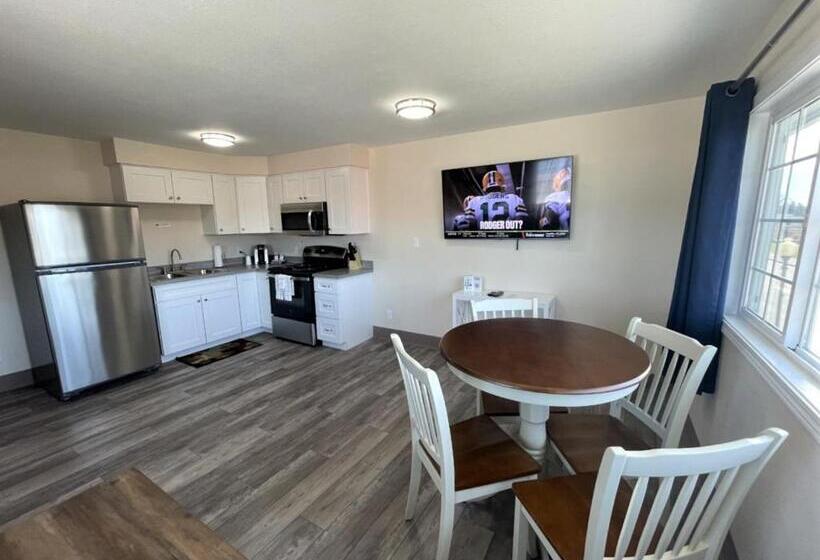 キングサイズベッドのスイートルーム, Coastal Inn And Suites