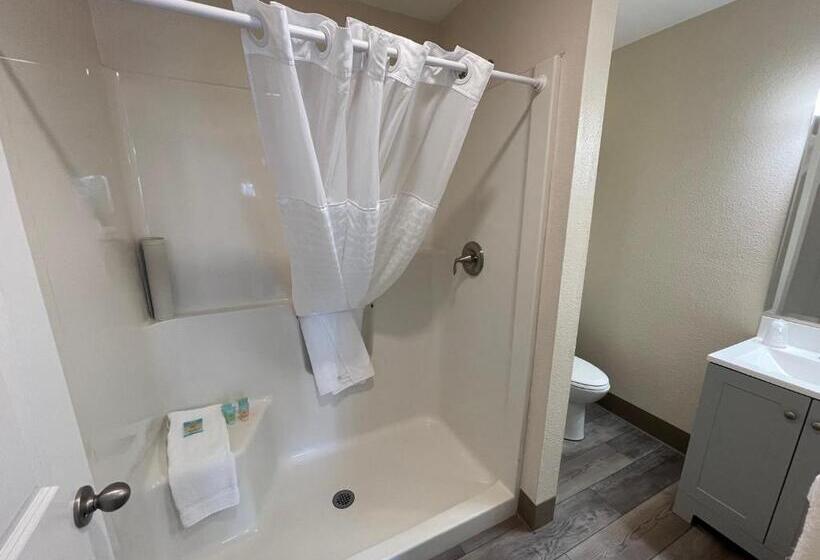 Люкс Семейный 2 Спальни, Coastal Inn And Suites