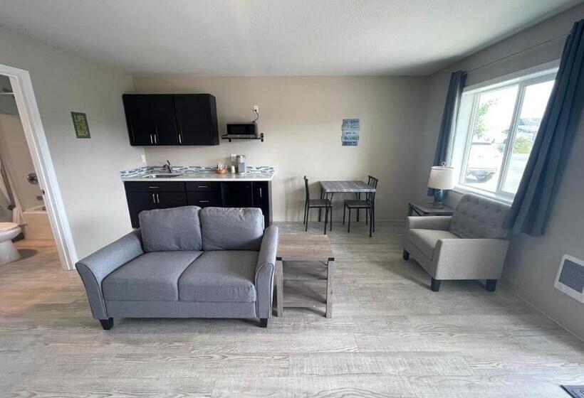 キングサイズベッドのスイートルーム, Coastal Inn And Suites